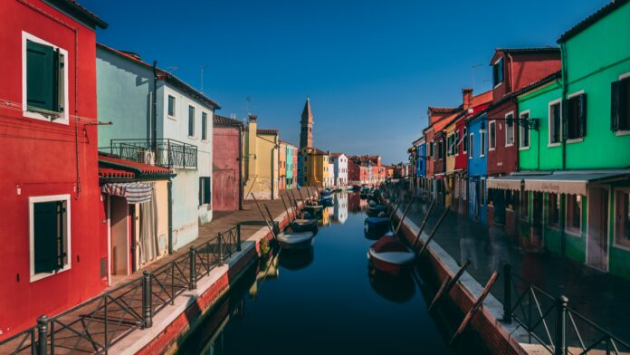 D'où vient ce charme des maisons colorées de Burano