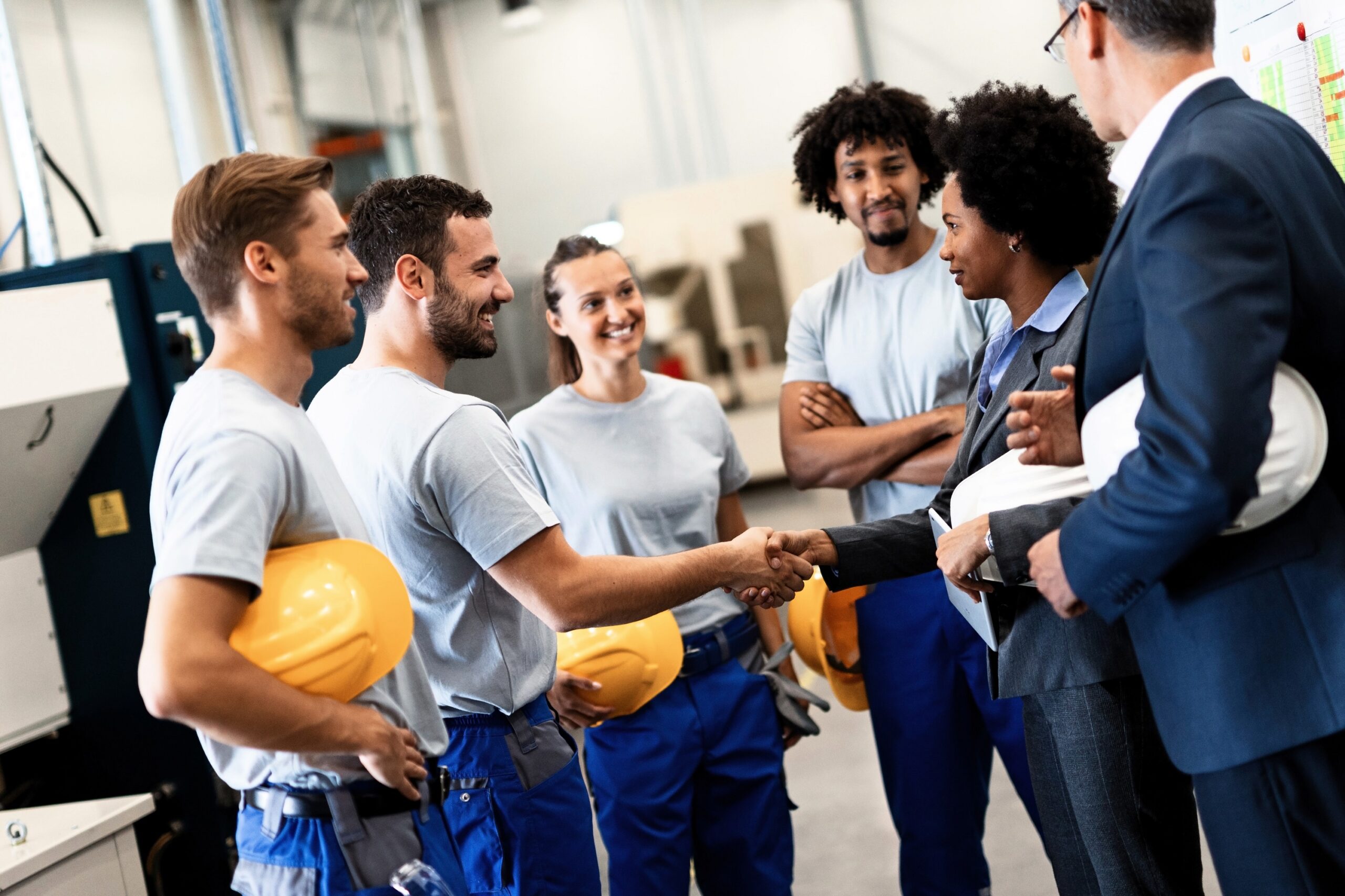 <a href="https://www.freepik.com/free-photo/company-managers-visiting-their-employees-factory-happy-african-american-businesswoman-is-shaking-hands-with-one-worker_25856072.htm#page=2&query=workforce&position=49&from_view=search&track=sph&uuid=9879a9ca-0444-4388-9ca6-f741582dd55e">Image by Drazen Zigic</a> on Freepik Main-d’œuvre qualifiée et abordable dans le secteur PECO