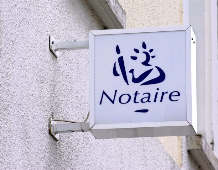 immobiliereneurope_Le marché immobilier français, un déclin des transactions enregistré pour 2024_Soyaux_16_Enseigne_notaire_2013