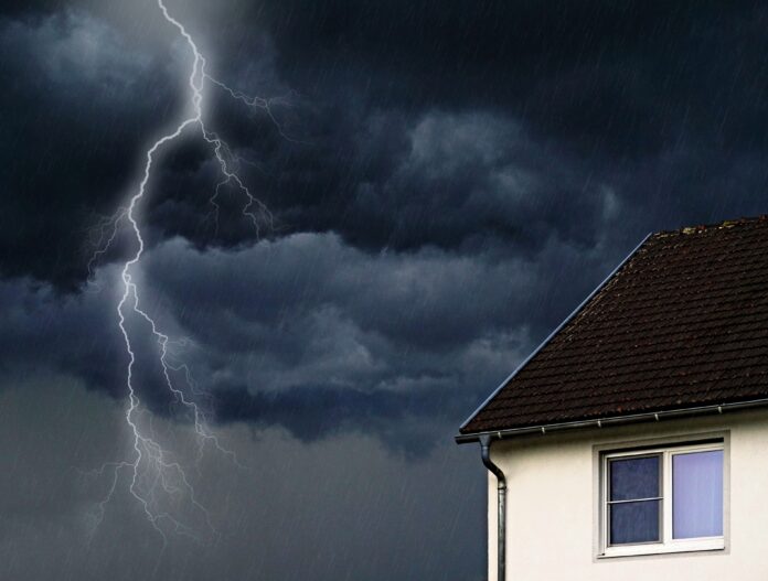 immobiliereneurope_Assurance habitation en France sous tension_jweather-thunderstorm-weather-mood-clouds-1819efbdd0fdd46a5a48287165796d80 Assurance habitation en France